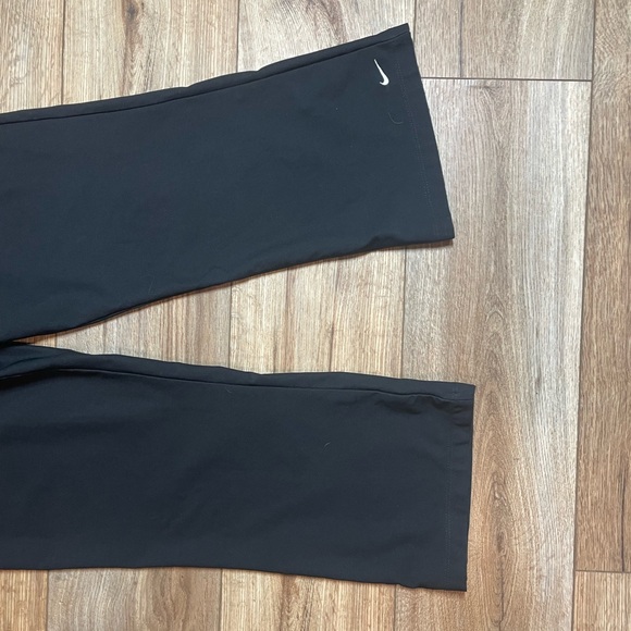 Nike Fit Dry (Dri-FIT) activewear cropped pants - Picture 4 of 6